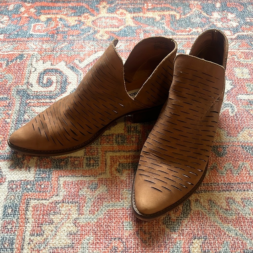 Steve Madden Arowe Western Pointy Toe Cut-Out Booties